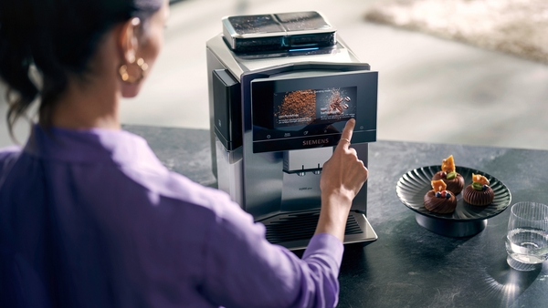 TQ927GZ3 EQ900 Siemens Fully Automatic Bean to Cup Coffee Machine - Image 5